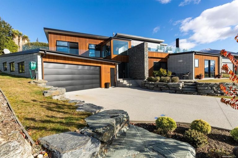 Photo of property in 10 Turnbull Crescent, Wanaka, 9305