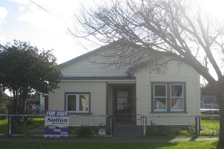 Photo of property in 16 Alexandra Street, Marton, 4710