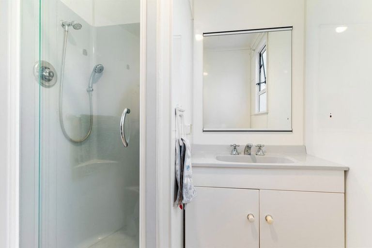 Photo of property in 70 Park Road, Carterton, 5713