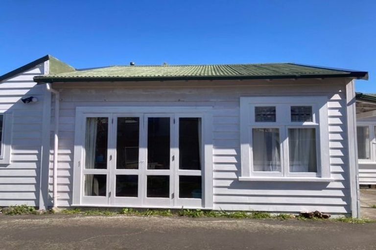 Photo of property in 7-8/26 Main Road, Titahi Bay, Porirua, 5022
