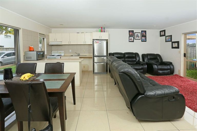 Photo of property in 11 Lockington Avenue, Henderson, Auckland, 0612