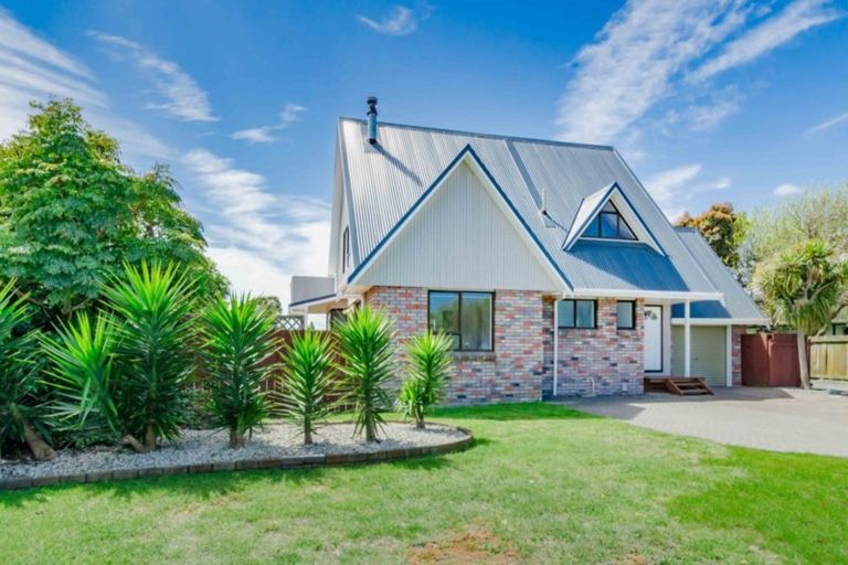 Photo of property in 69 Mazengarb Road, Paraparaumu Beach, Paraparaumu, 5032