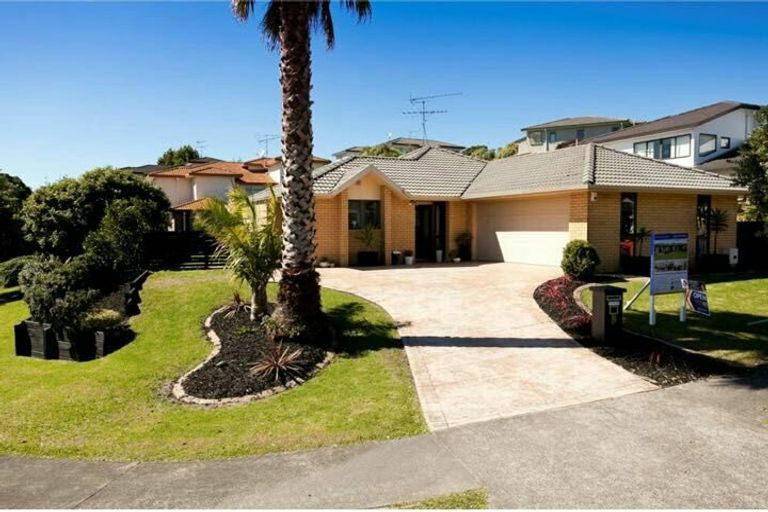 Photo of property in 19 Crimson Park, Oteha, Auckland, 0632