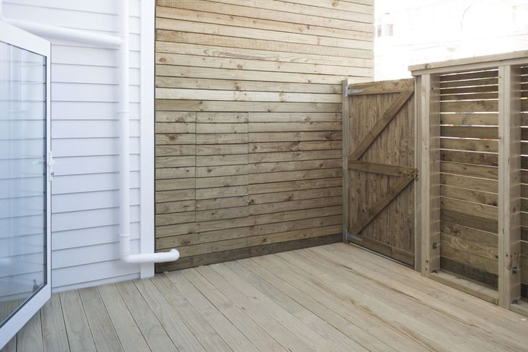 Photo of property in Pirie Street Townhouses, 5/35 Pirie Street, Mount Victoria, Wellington, 6011