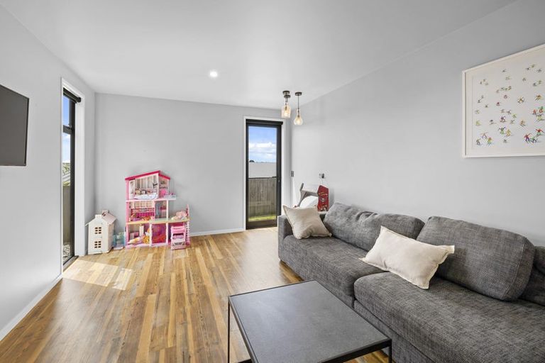 Photo of property in 8a Aderman Place, Hurworth, New Plymouth, 4310