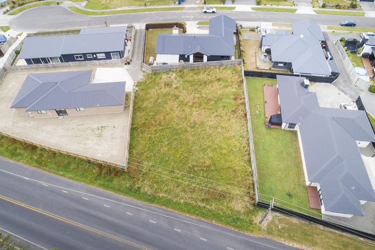 Photo of property in 27 Coutts Way, Fitzherbert, Palmerston North, 4410