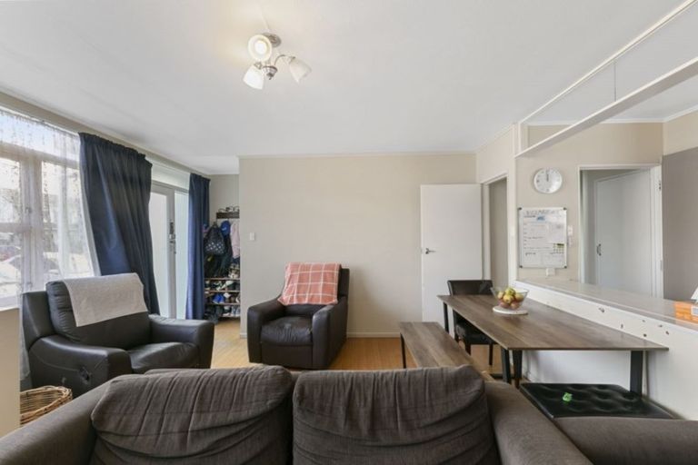 Photo of property in 7/55 Apu Crescent, Lyall Bay, Wellington, 6022
