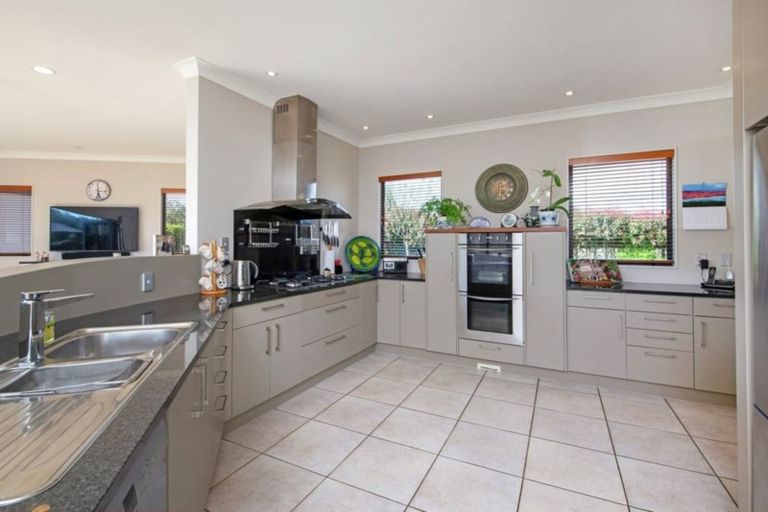 Photo of property in 68 Porterfield Road, Whitford, Howick, 2571