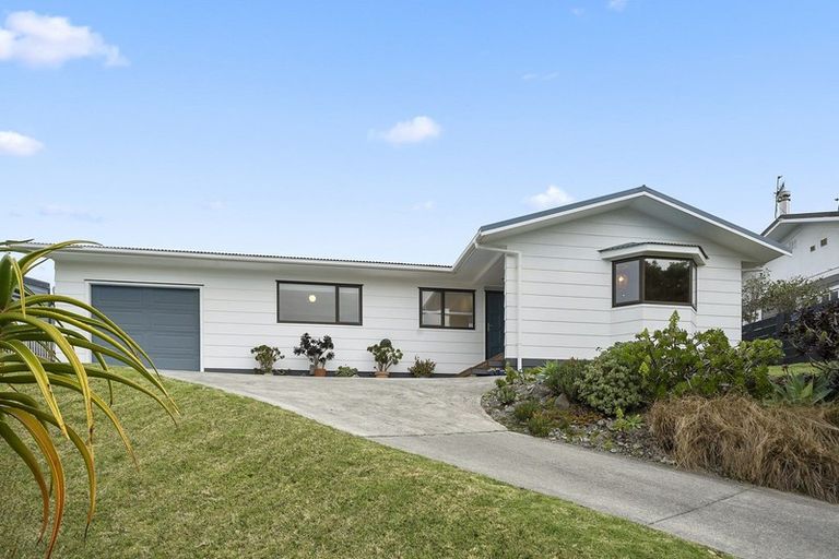 Photo of property in 14 Frances Street, Waikanae Beach, Waikanae, 5036