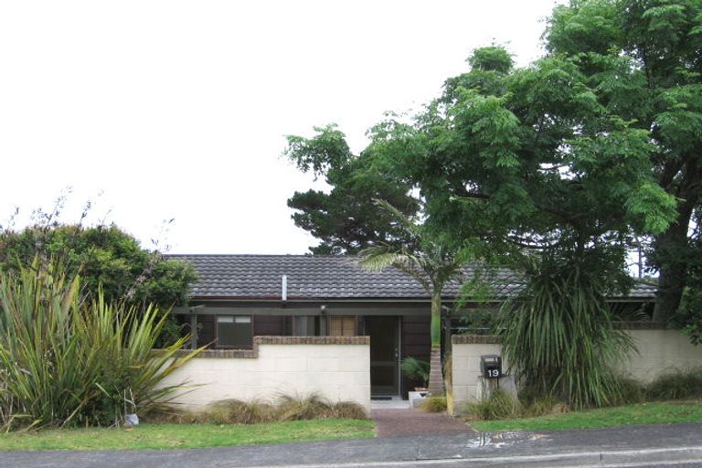 Photo of property in 19 Telstar Place, Beach Haven, Auckland, 0626