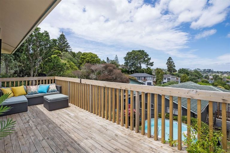 Photo of property in 2/16 Laurina Road, Sunnynook, Auckland, 0620