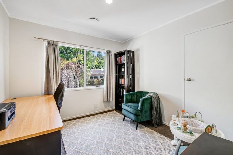 Photo of property in 8 Teviot Place, Totara Vale, Auckland, 0629