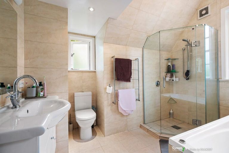 Photo of property in 1 Homewood Avenue, Karori, Wellington, 6012