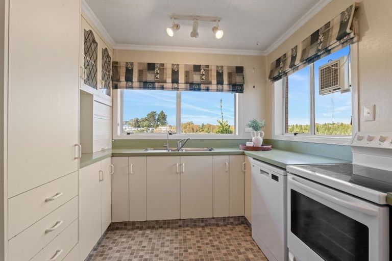 Photo of property in 6c Fairview Place, Westown, New Plymouth, 4310