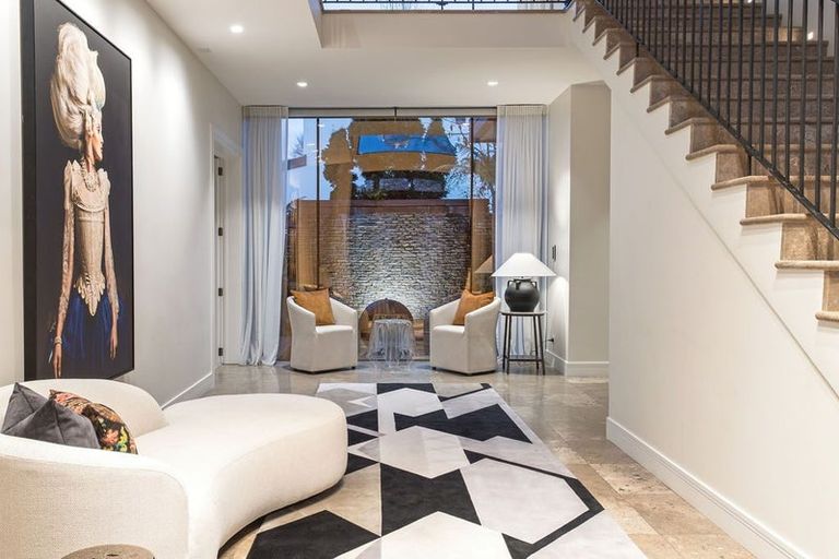 Photo of property in 118 Straven Road, Fendalton, Christchurch, 8014
