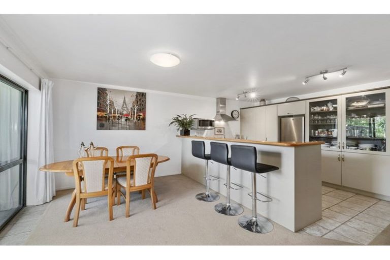 Photo of property in 2/90 Albany Highway, Greenhithe, Auckland, 0632