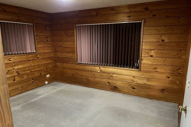 Photo of property in 36 Meadowvale Rise, Titirangi, Auckland, 0604