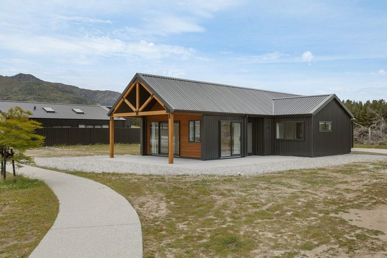 Photo of property in 159 Burdon Loop, Lake Hawea, 9382