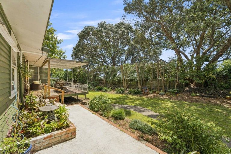 Photo of property in 54 Taylor Road, Mangere Bridge, Auckland, 2022