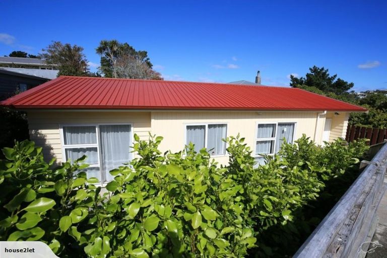 Photo of property in 29a Turville Crescent, Newlands, Wellington, 6037