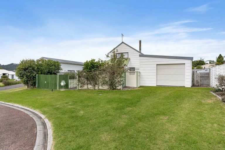 Photo of property in 106 Everitt Crescent, Whangamata, 3620