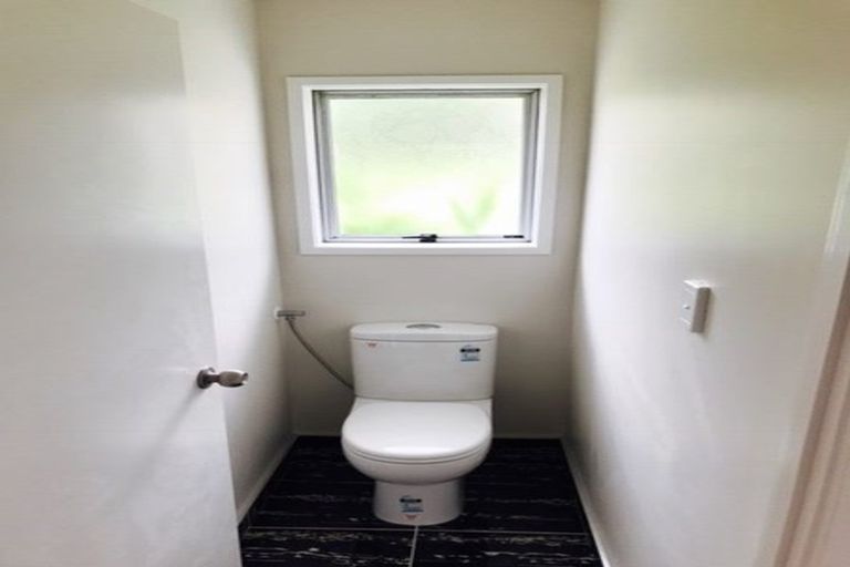 Photo of property in 43 Cedar Heights Avenue, Massey, Auckland, 0614