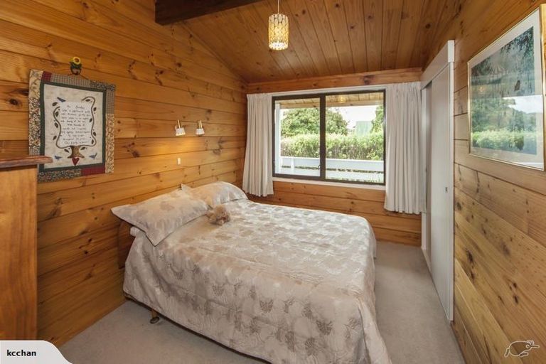 Photo of property in 10 Kitewao Street, Northcote, Auckland, 0627