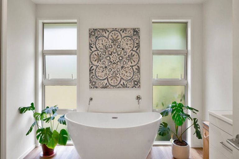 Photo of property in 16 Atutahi Street, Hurdon, New Plymouth, 4310