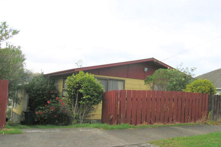 Photo of property in 72 Davidson Crescent, Tawa, Wellington, 5028