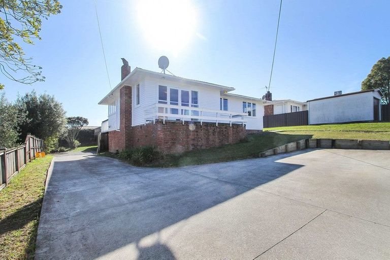 Photo of property in 29 Sylvan Crescent, Te Atatu South, Auckland, 0610