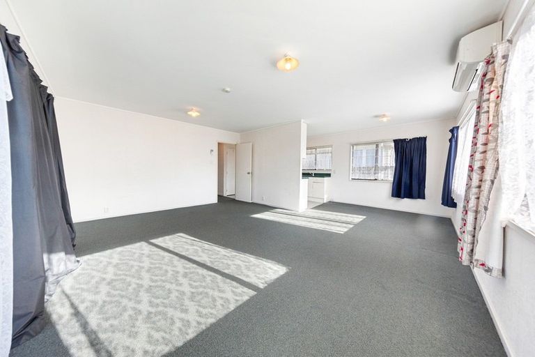 Photo of property in 2/31 Solveig Place, Randwick Park, Auckland, 2105