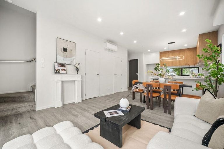 Photo of property in 21c Hillcrest Avenue, Hillcrest, Auckland, 0627