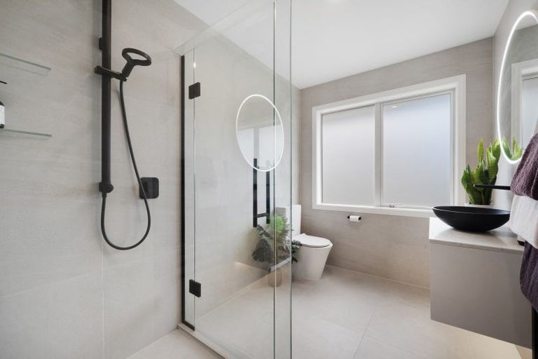 Photo of property in 1/25 Seymour Road, Mellons Bay, Auckland, 2014