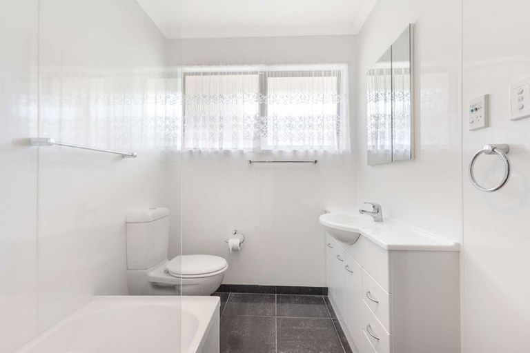 Photo of property in 5 Saint Ives Grove, Whalers Gate, New Plymouth, 4310