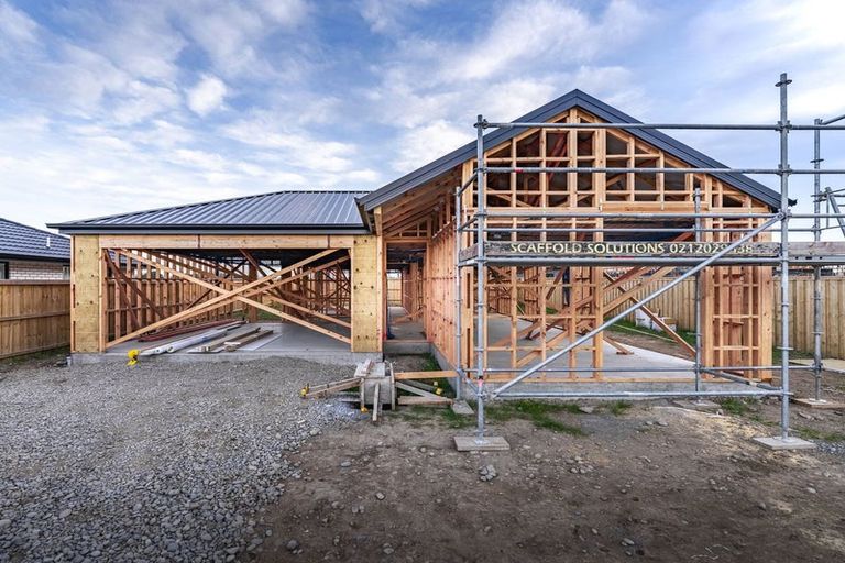 Photo of property in 42 Whiteoak Drive, 7604