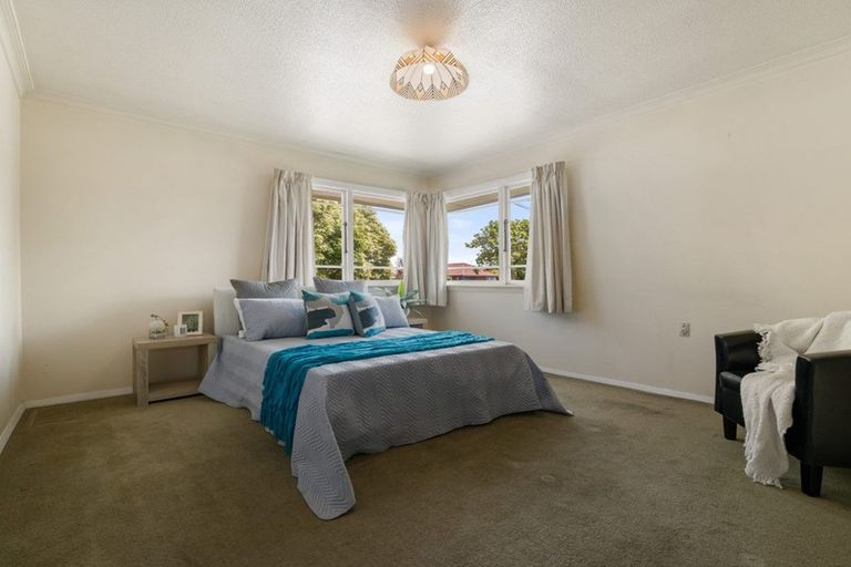 Photo of property in 11 Daniels Road, Redwood, Christchurch, 8051