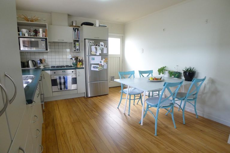 Photo of property in 1/50 Sylvan Avenue, Northcote, Auckland, 0627