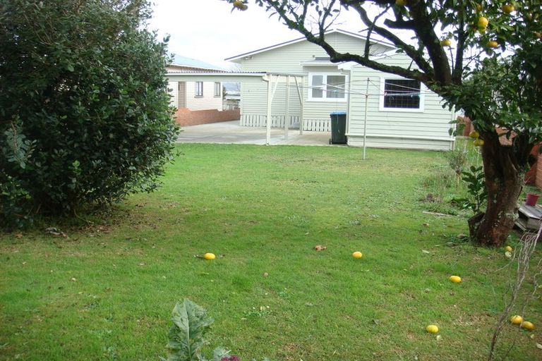 Photo of property in 25 Hawea Road, Point Chevalier, Auckland, 1022