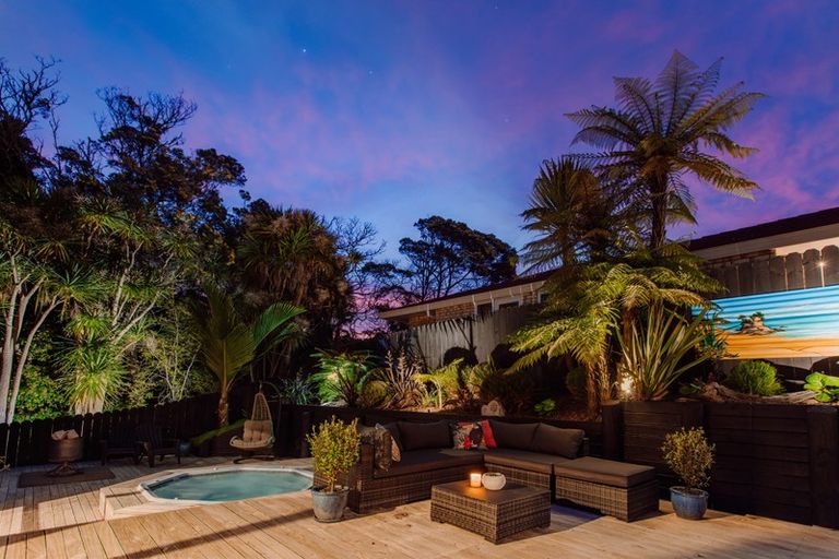 Photo of property in 13 Berkshire Terrace, Massey, Auckland, 0614