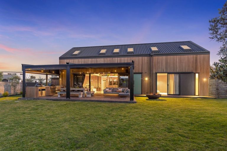 Photo of property in 17 Patiki Place, Omaha, 0986