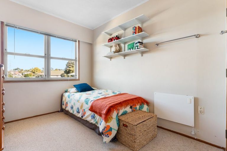 Photo of property in 15 Jaemont Avenue, Te Atatu South, Auckland, 0610