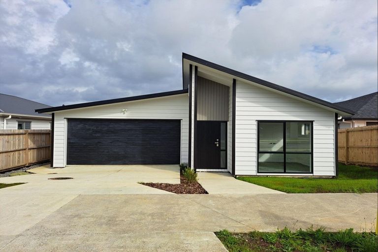 Photo of property in 19 Opouatu Avenue, Glenbrook, Waiuku, 2681