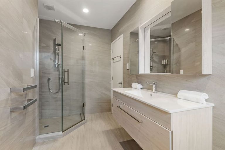 Photo of property in 1/31a Bevyn Street, Castor Bay, Auckland, 0620