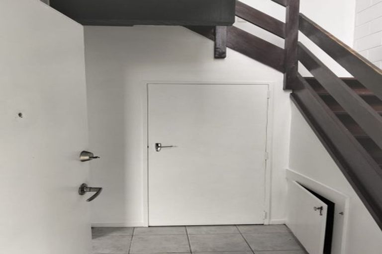 Photo of property in 112 Akaroa Drive, Maupuia, Wellington, 6022