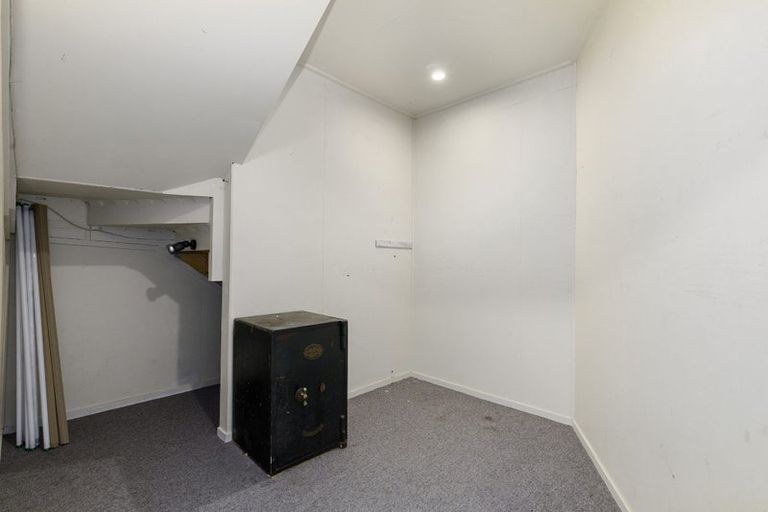 Photo of property in 233a Whites Line East, Waiwhetu, Lower Hutt, 5010