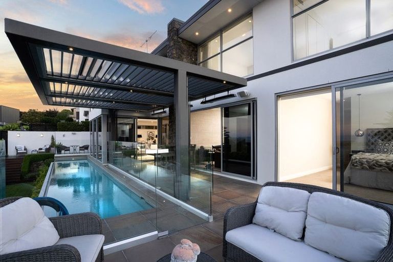 Photo of property in 8 Avery Place, Redcliffs, Christchurch, 8081