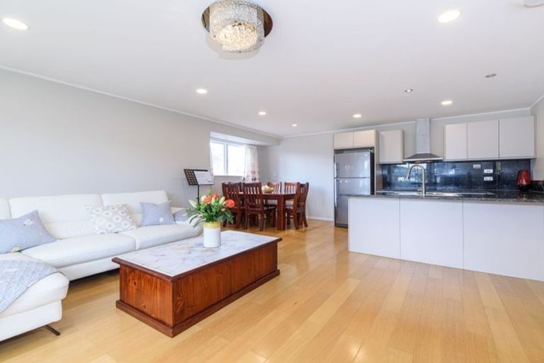 Photo of property in 17 Medina Place, Half Moon Bay, Auckland, 2012