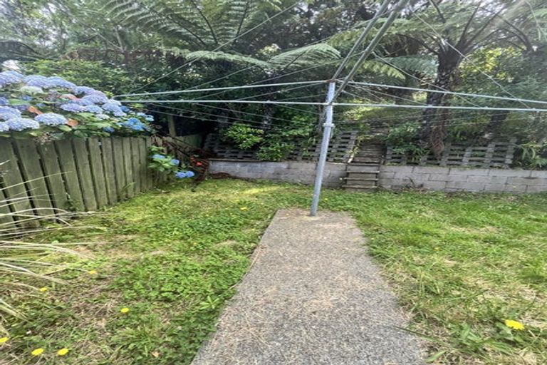 Photo of property in 14b Zande Terrace, Tawa, Wellington, 5028