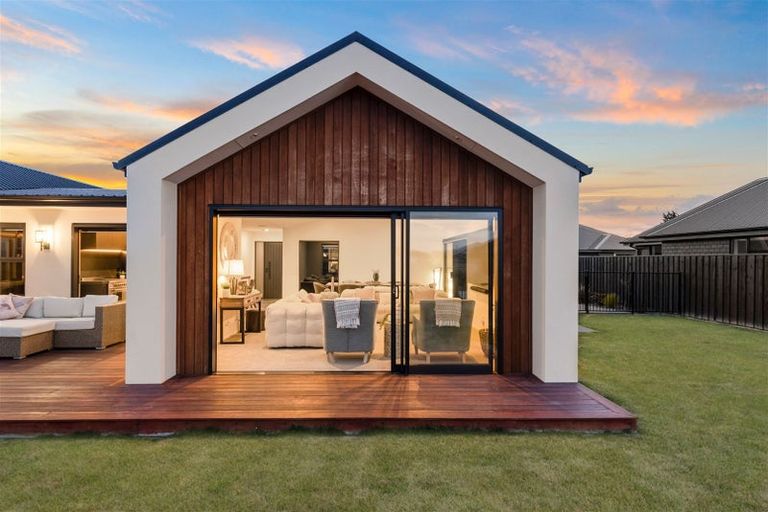 Photo of property in 17 Angus Place, Rangiora, 7400