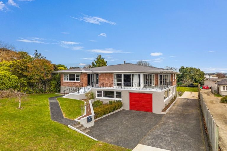 Photo of property in 12 Racecourse Road, Waiuku, 2123